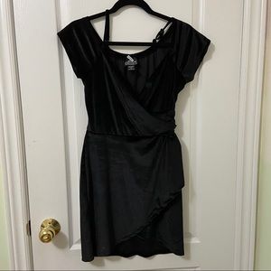 BLACK MINI VELVET DRESS